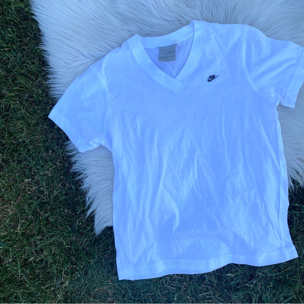 Nike swoosh embroidered Y2K v-neck short sleeve shirt white small